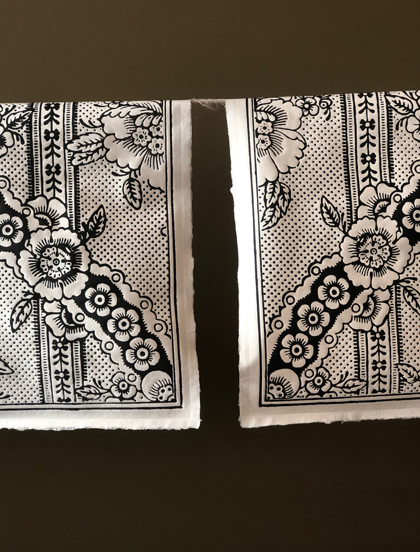 Papier dominoté "Guirlandes de fleurs"