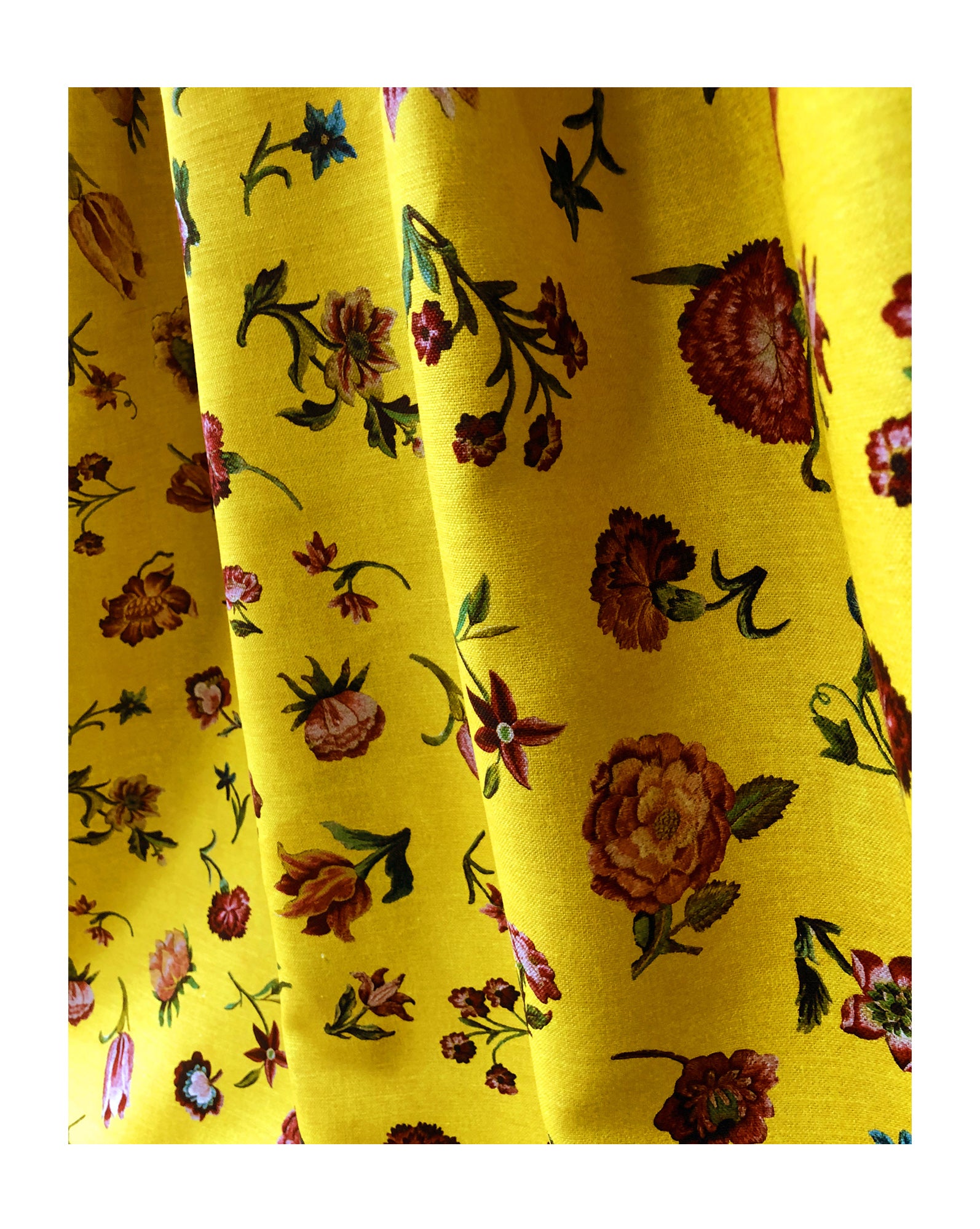 Cushion T1, "Bien Aimée"