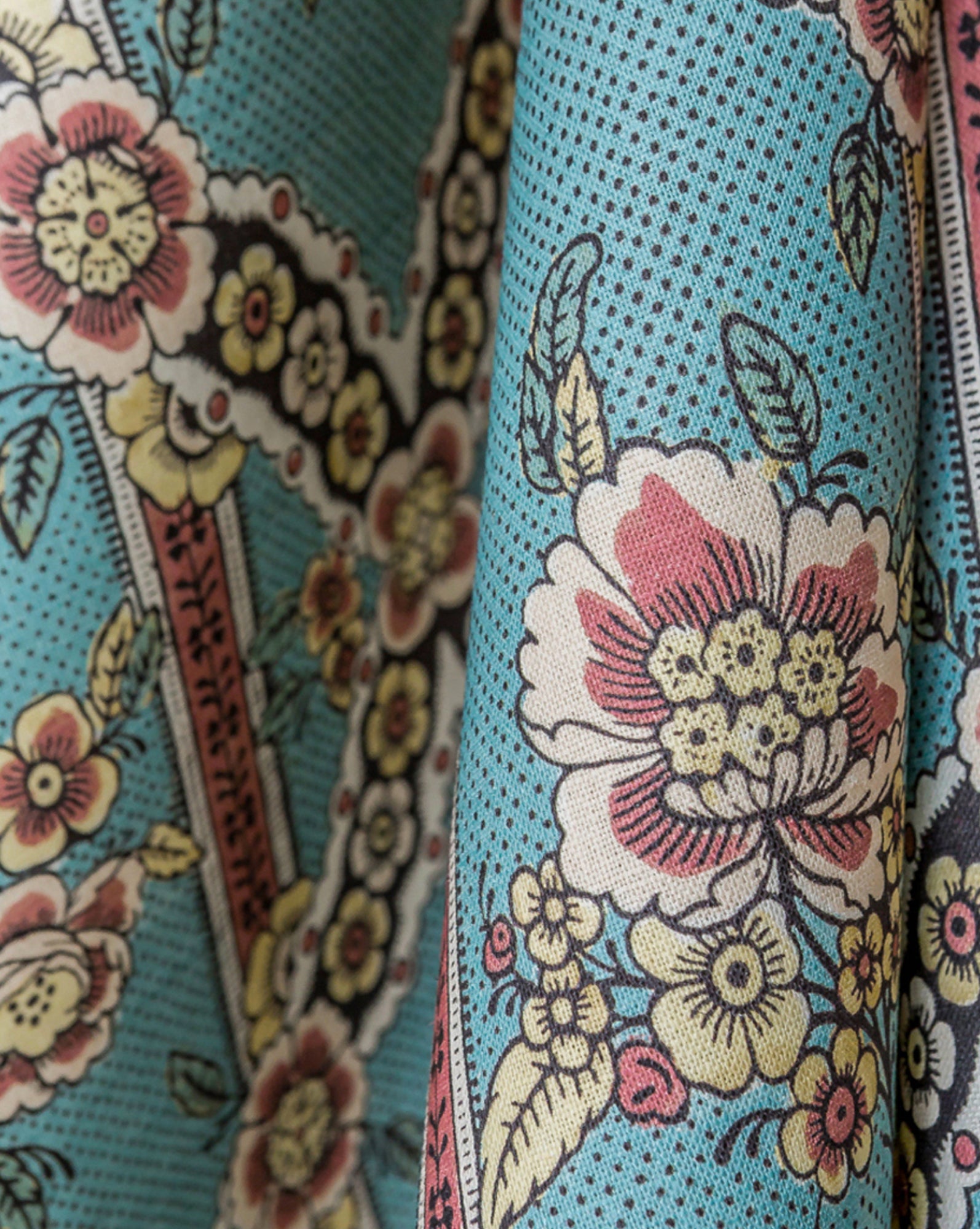 Cushion T2 "Guirlandes de fleurs"